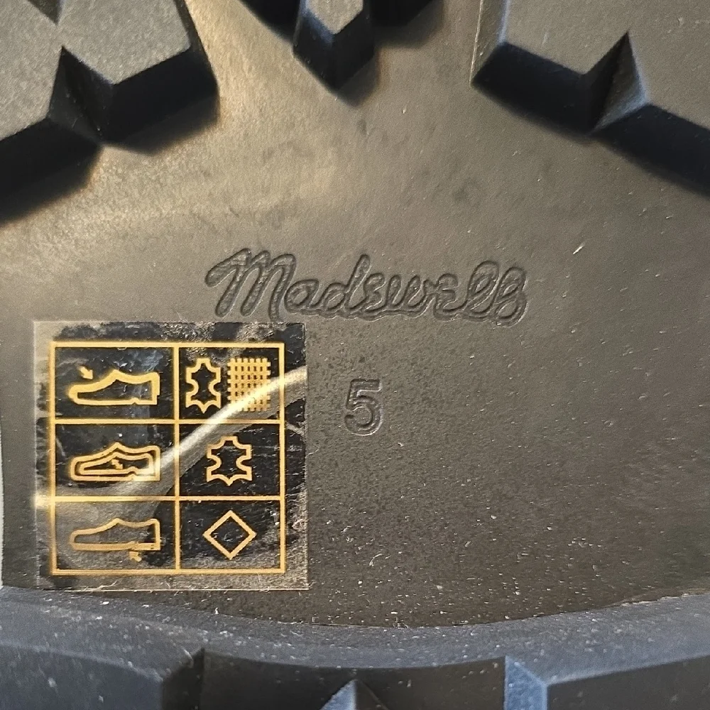 Madewell Brown Leather Heeled Boots with Black Panel - Picture 2 of 11